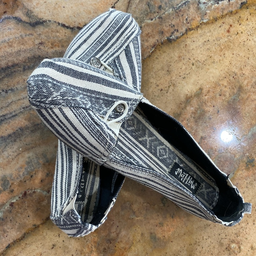 3/$15 Mad Love Flats Sz 8